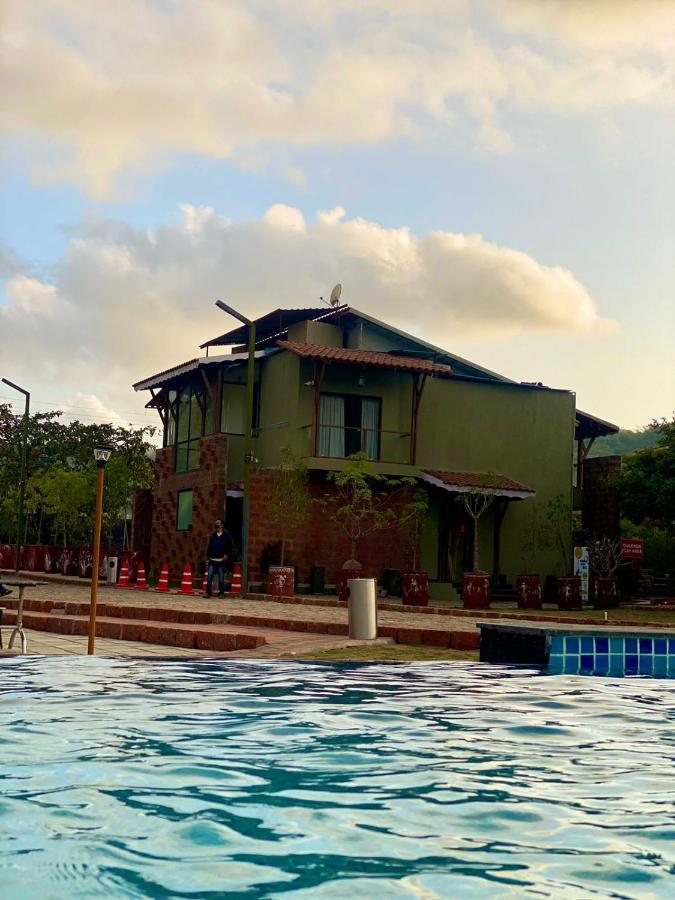 Mastiff Grand La Villae Lonavla Exterior foto