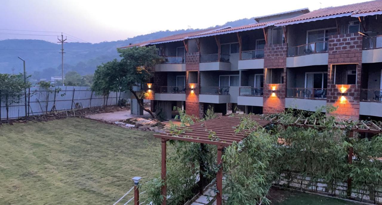 Mastiff Grand La Villae Lonavla Exterior foto