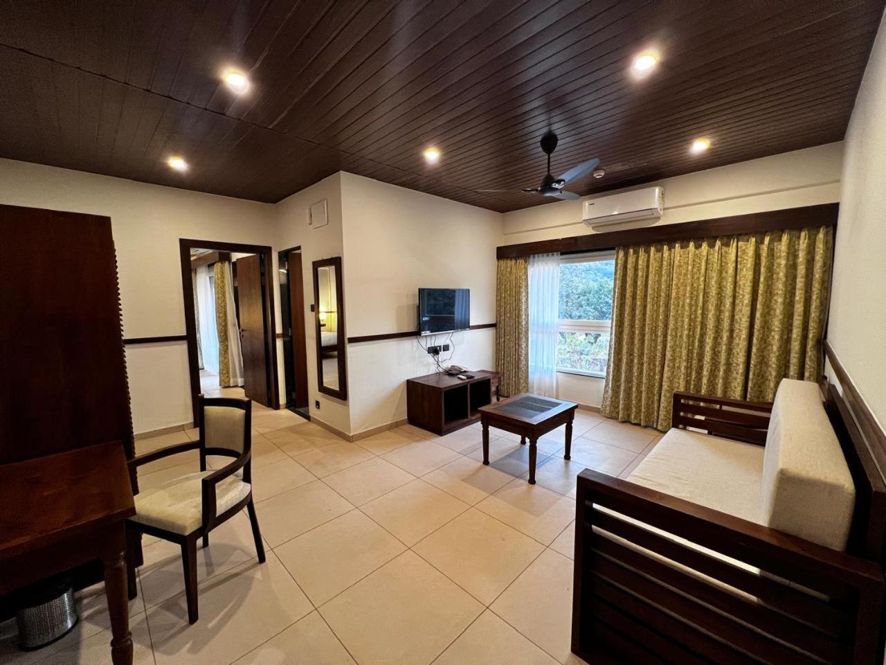 Mastiff Grand La Villae Lonavla Exterior foto
